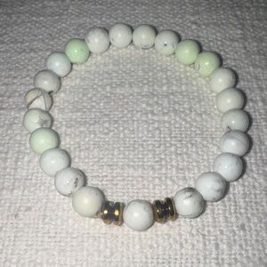 Elegant White and Gold Beaded Bracelet